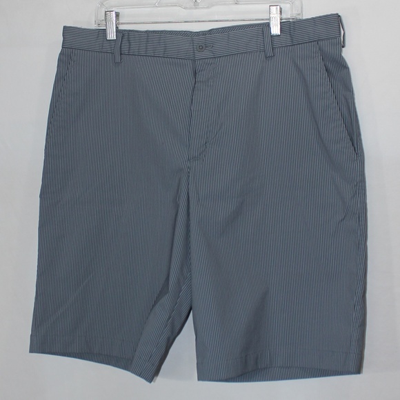 Nike Golf sz 36 shorts - NWOT - Picture 1 of 2